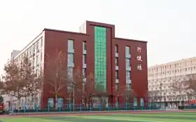 石家莊精英中學是公立還是私立,是重點中學嗎？