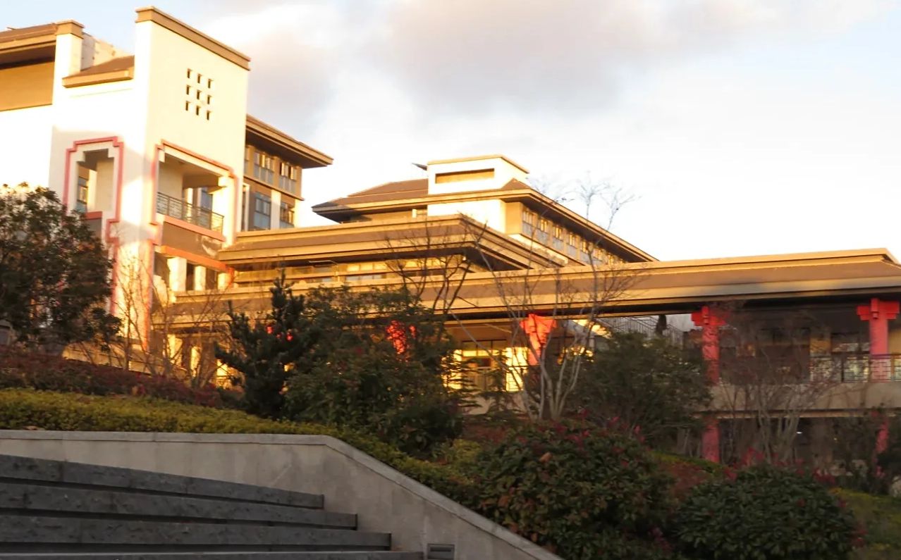 青島市實(shí)驗(yàn)高級中學(xué)校區(qū)在哪_在什么區(qū)？