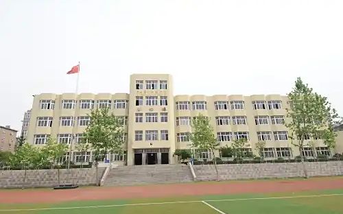 山東省青島第十六中學簡介概況（建校歷史、地址、師資、校訓、環(huán)境）