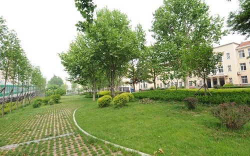 山東省青島第十六中學簡介概況（建校歷史、地址、師資、校訓、環(huán)境）