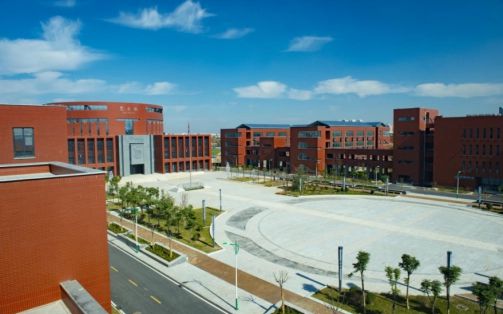 濟(jì)南西城實(shí)驗(yàn)中學(xué)在濟(jì)南的排名第幾,屬于什么檔次？