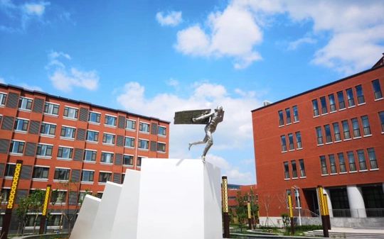 濟南大學(xué)城實驗高級中學(xué)簡介概況（建校歷史、地址、師資、校訓(xùn)、環(huán)境）