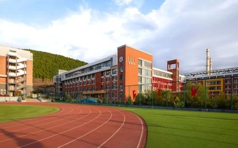 濟南藝術(shù)學(xué)校是公立還是私立,是重點中學(xué)嗎？