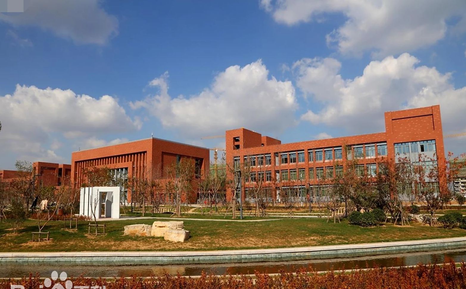 濟(jì)南市章丘區(qū)第四中學(xué)是公立還是私立,是重點中學(xué)嗎？