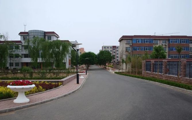 商河縣第一中學(xué)是公立還是私立,是重點中學(xué)嗎？