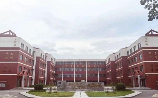 商河縣第二中學(xué)是公立還是私立,是重點中學(xué)嗎？