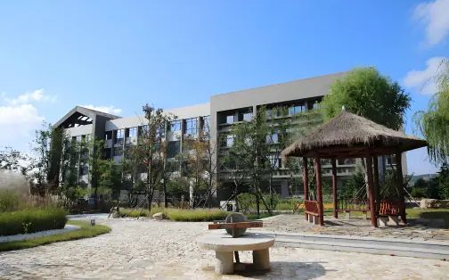 山東省青島第六中學(xué)簡介概況（建校歷史、地址、師資、校訓(xùn)、環(huán)境）