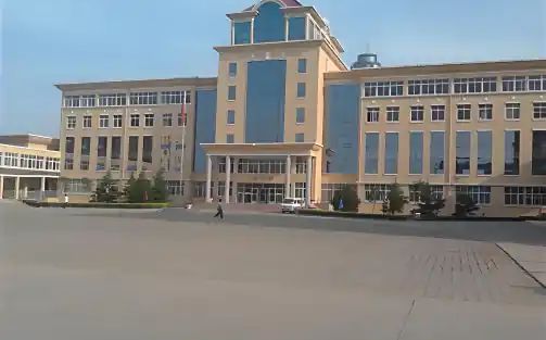 青島西海岸新區(qū)第一高級中學簡介概況（建校歷史、地址、師資、校訓、環(huán)境）