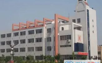 青島西海岸新區(qū)第五高級中學是公立還是私立,是重點中學嗎？