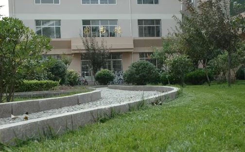 青島市即墨區(qū)第一中學(xué)簡介概況（建校歷史、地址、師資、校訓(xùn)、環(huán)境）