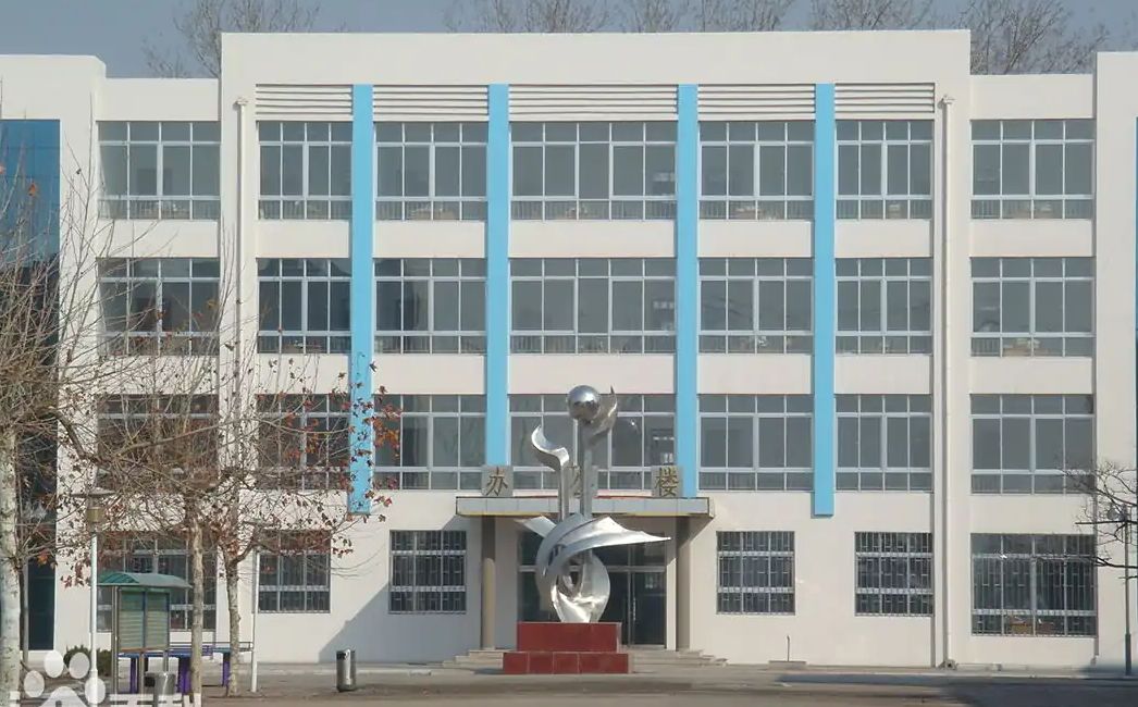 青島市即墨區(qū)第四中學(xué)是公立還是私立,是重點(diǎn)中學(xué)嗎？