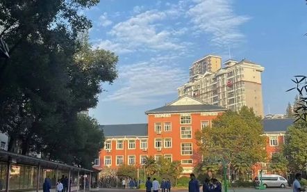 武漢市育才高級(jí)中學(xué)校區(qū)在哪_在什么區(qū)？