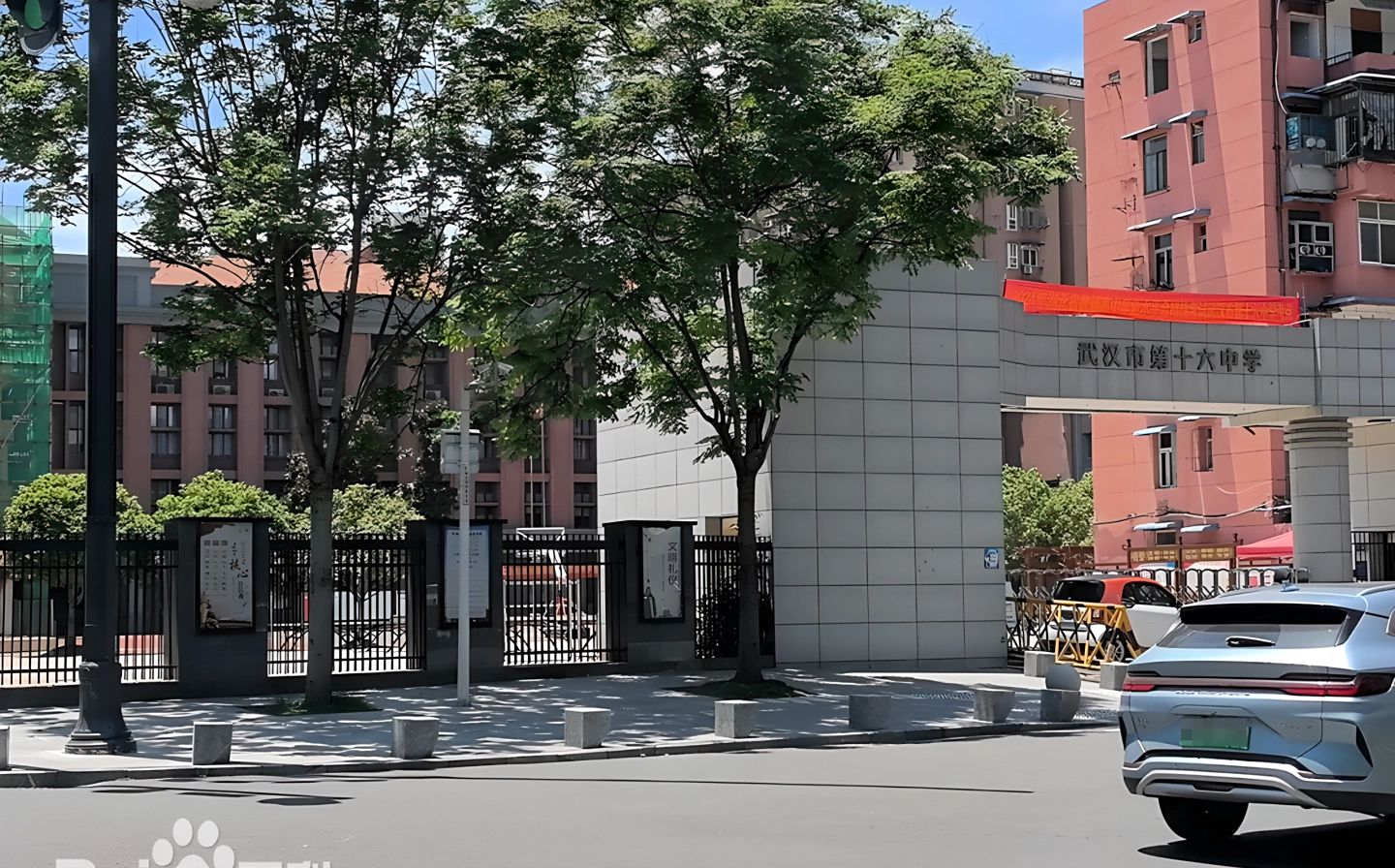 武漢市第十六中學(xué)是公立還是私立,是重點(diǎn)中學(xué)嗎？