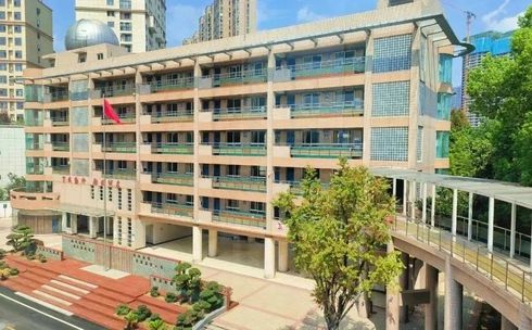 武漢市第二十三中學(xué)是公立還是私立,是重點(diǎn)中學(xué)嗎？