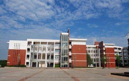 華中師范大學(xué)第一附屬中學(xué)簡介概況（建校歷史、地址、師資、校訓(xùn)、環(huán)境）