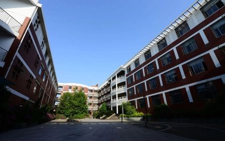 華中師范大學(xué)第一附屬中學(xué)簡介概況（建校歷史、地址、師資、校訓(xùn)、環(huán)境）