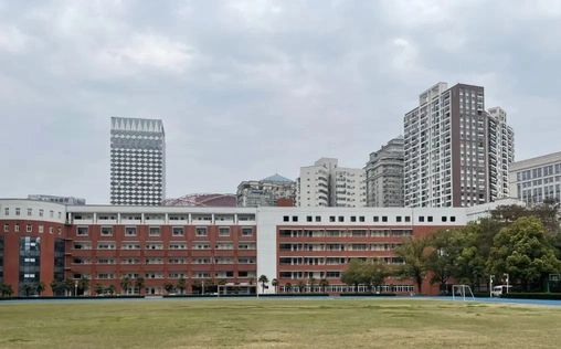 湖北省水果湖高級(jí)中學(xué)校區(qū)在哪_在什么區(qū)？