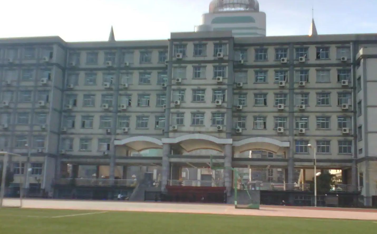 武漢市第十五中學是公立還是私立,是重點中學嗎？