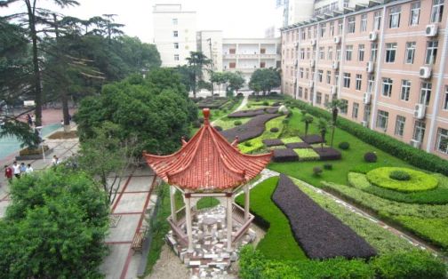 武漢市東湖中學(xué)簡(jiǎn)介概況（建校歷史、地址、師資、校訓(xùn)、環(huán)境）