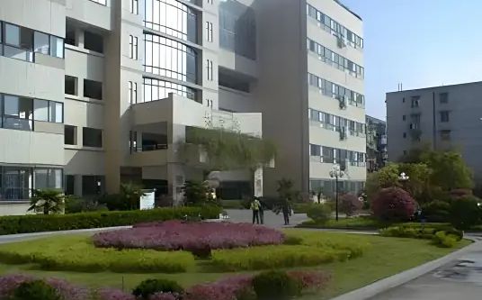 武漢市第四十九中學(xué)簡(jiǎn)介概況（建校歷史、地址、師資、校訓(xùn)、環(huán)境）