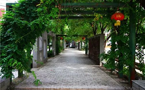 武漢市洪山高級(jí)中學(xué)是公立還是私立,是重點(diǎn)中學(xué)嗎？