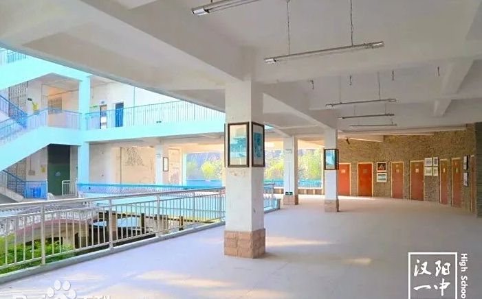 武漢市蔡甸區(qū)第一中學(xué)是公立還是私立,是重點(diǎn)中學(xué)嗎？