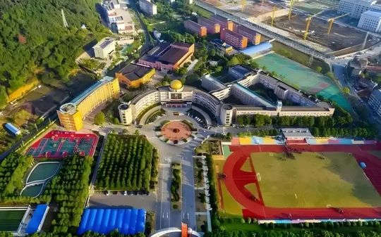 武漢市江夏區(qū)第一中學(xué)校區(qū)在哪_在什么區(qū)？