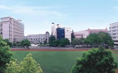 武漢市晴川高級(jí)中學(xué)是公立還是私立,是重點(diǎn)中學(xué)嗎？