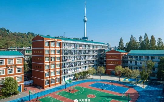 武漢市弘橋中學(xué)是公立還是私立,是重點中學(xué)嗎？