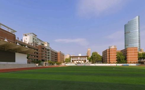 武漢市關(guān)山中學(xué)是公立還是私立,是重點中學(xué)嗎？