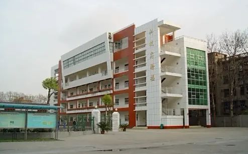 武漢市鋼城第四中學(xué)簡(jiǎn)介概況（建校歷史、地址、師資、校訓(xùn)、環(huán)境）