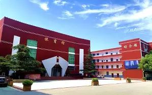 武漢市鋼城第四中學(xué)是公立還是私立,是重點(diǎn)中學(xué)嗎？