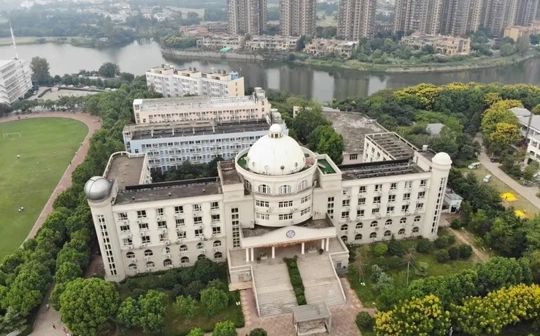 武漢睿升學校是公立還是私立,是重點中學嗎？