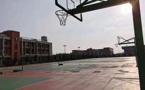 武漢市江夏區(qū)金口中學(xué)是公立還是私立,是重點(diǎn)中學(xué)嗎？