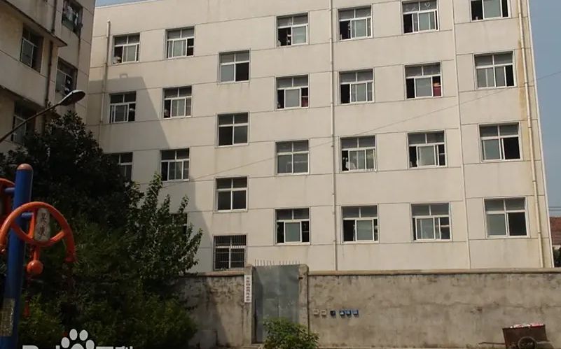 武漢市新洲區(qū)城關(guān)高級(jí)中學(xué)是公立還是私立,是重點(diǎn)中學(xué)嗎？