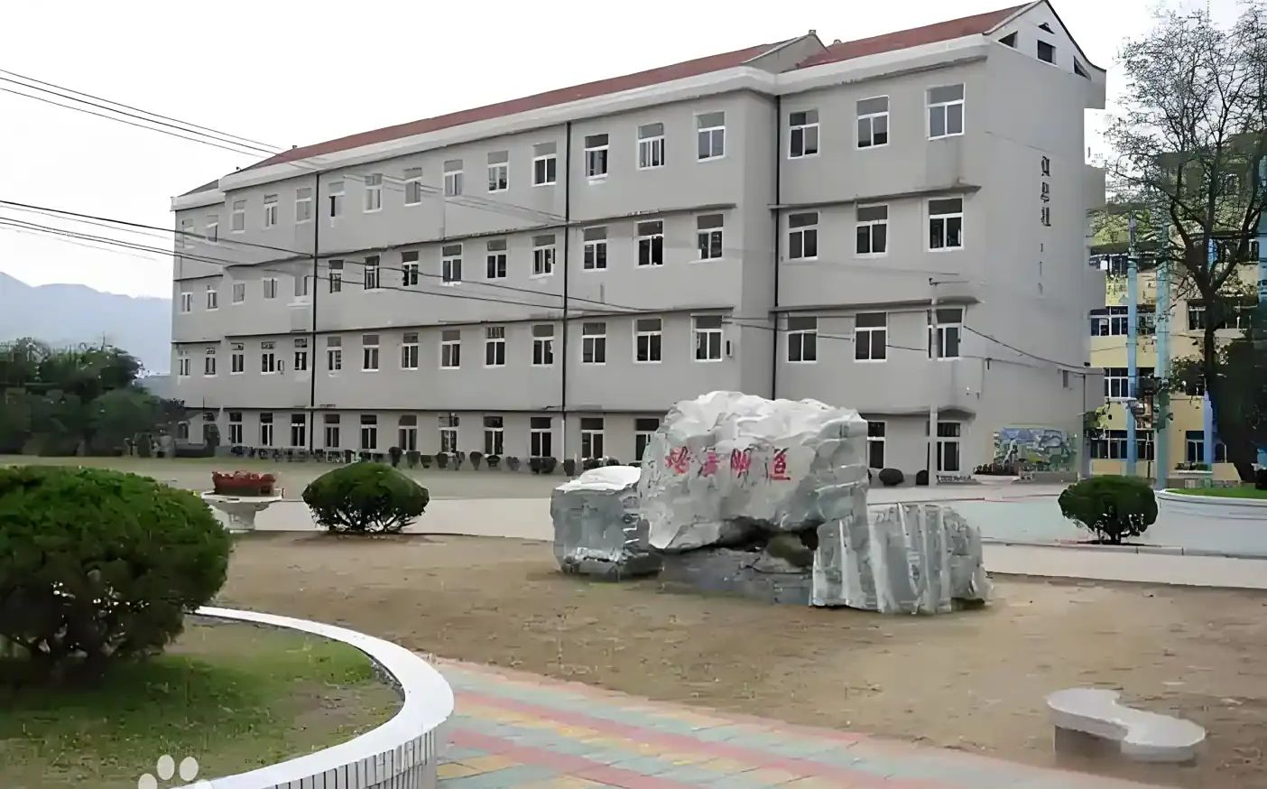 武漢市黃陂區(qū)第三中學(xué)校區(qū)在哪_在什么區(qū)？