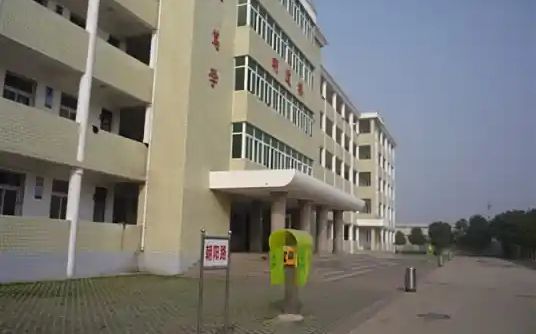 武漢市黃陂區(qū)第七高級中學(xué)簡介概況（建校歷史、地址、師資、校訓(xùn)、環(huán)境）