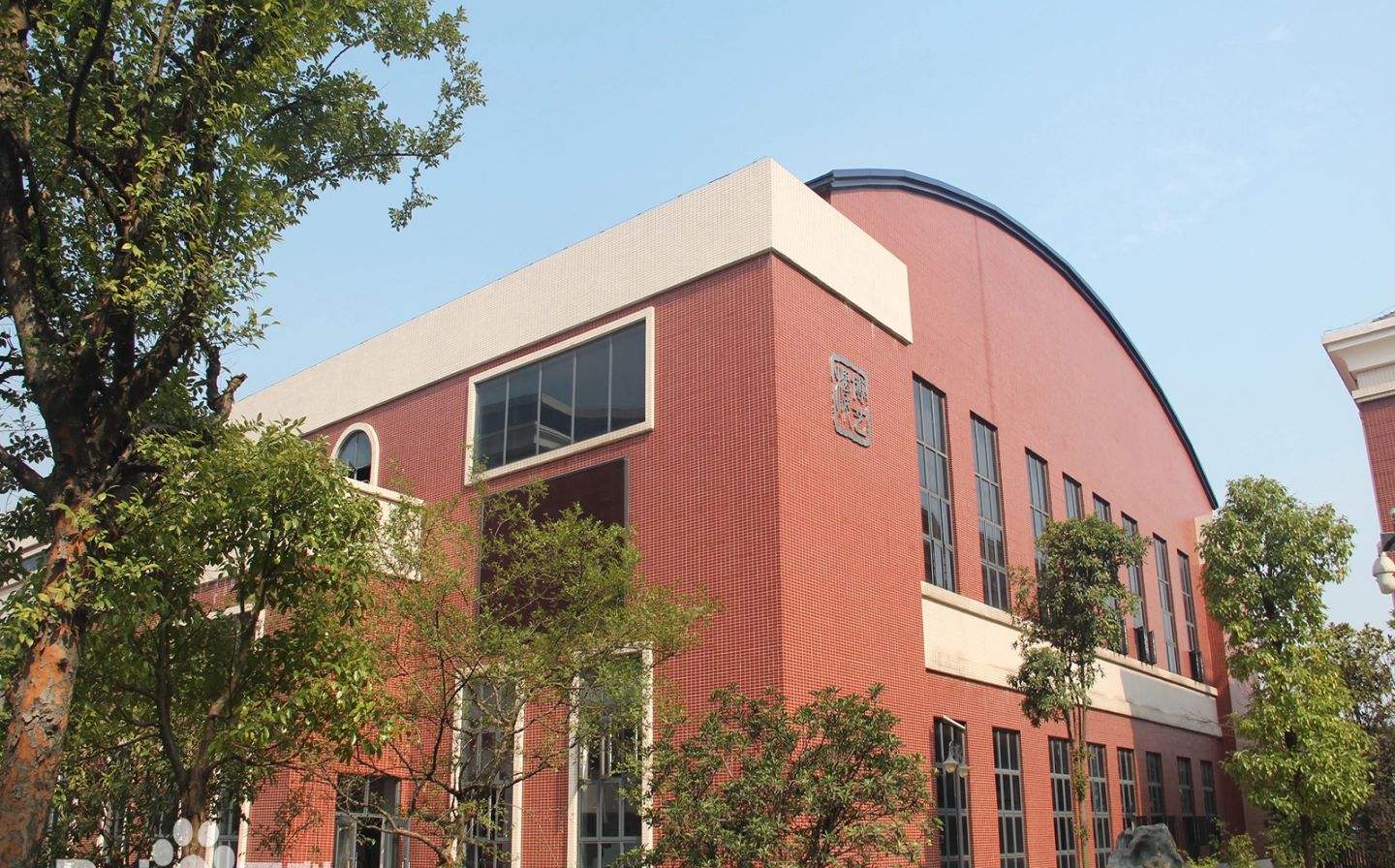 湖南師范大學(xué)附屬中學(xué)校區(qū)在哪_在什么區(qū)？