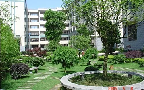 長(zhǎng)沙市長(zhǎng)郡中學(xué)在長(zhǎng)沙的排名第幾,屬于什么檔次？