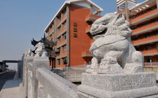 長沙市明德中學(xué)簡介概況（建校歷史、地址、師資、校訓(xùn)、環(huán)境）