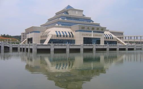 長沙市周南中學是公立還是私立,是重點中學嗎？