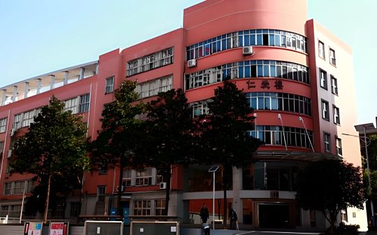 長沙市第二十一中學(xué)是公立還是私立,是重點(diǎn)中學(xué)嗎？