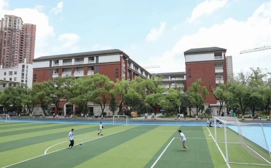 長(zhǎng)沙外國(guó)語(yǔ)學(xué)校簡(jiǎn)介概況（建校歷史、地址、師資、校訓(xùn)、環(huán)境）