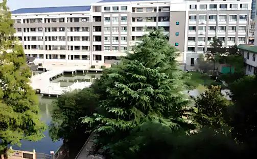 長沙市明德華興中學(xué)是公立還是私立,是重點(diǎn)中學(xué)嗎？