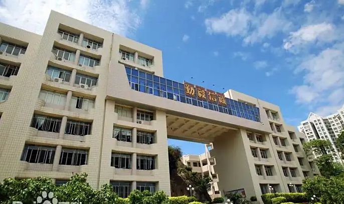 福建省廈門雙十中學(xué)簡(jiǎn)介概況（建校歷史、地址、師資、校訓(xùn)、環(huán)境）