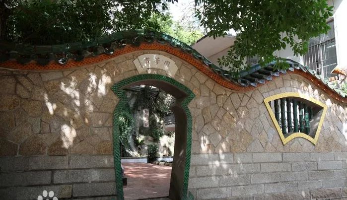 福建省廈門雙十中學(xué)是公立還是私立,是重點(diǎn)中學(xué)嗎？