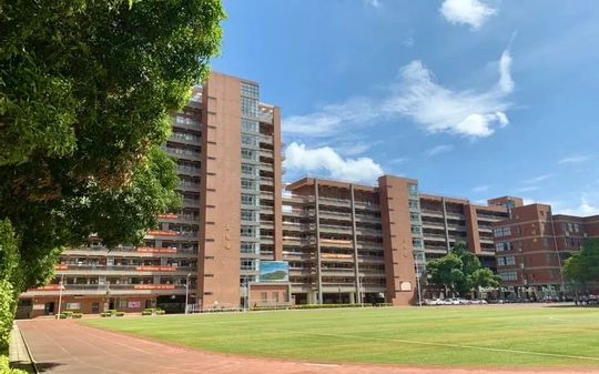 福建省廈門(mén)第六中學(xué)是公立還是私立,是重點(diǎn)中學(xué)嗎？