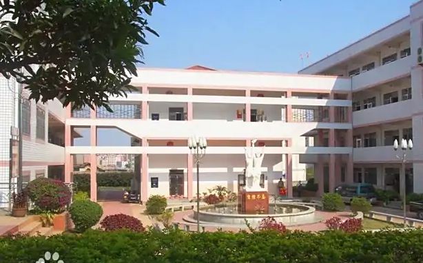 廈門市第三中學(xué)是公立還是私立,是重點(diǎn)中學(xué)嗎？