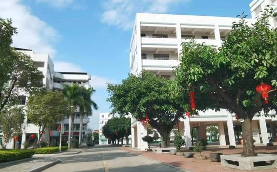 中國教科院廈門實(shí)驗(yàn)中學(xué)是公立還是私立,是重點(diǎn)中學(xué)嗎？