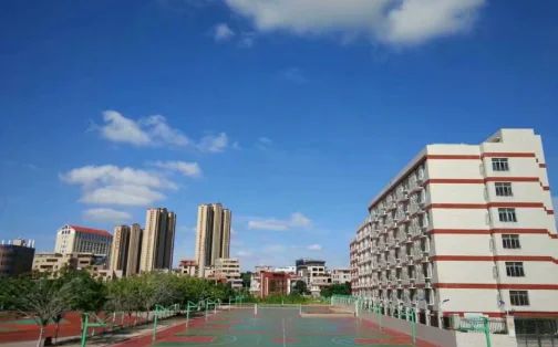 廈門市翔安第一中學簡介概況（建校歷史、地址、師資、校訓、環(huán)境）